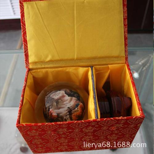 富贵牡丹内画水晶球 匠心独运的高档商务与婚庆臻品｜琉璃装饰摆件推荐
